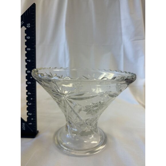 Vintage Clear Pressed Punch Bowl Stand/Glass Vase With Star of David Design - Picture 2 of 2
